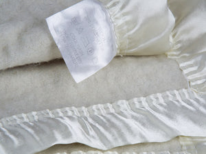 British Army - Cream / White Military Wool Blankets - with sateen trim